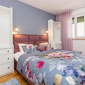 https://porec-twins-apartment.in-istria.net